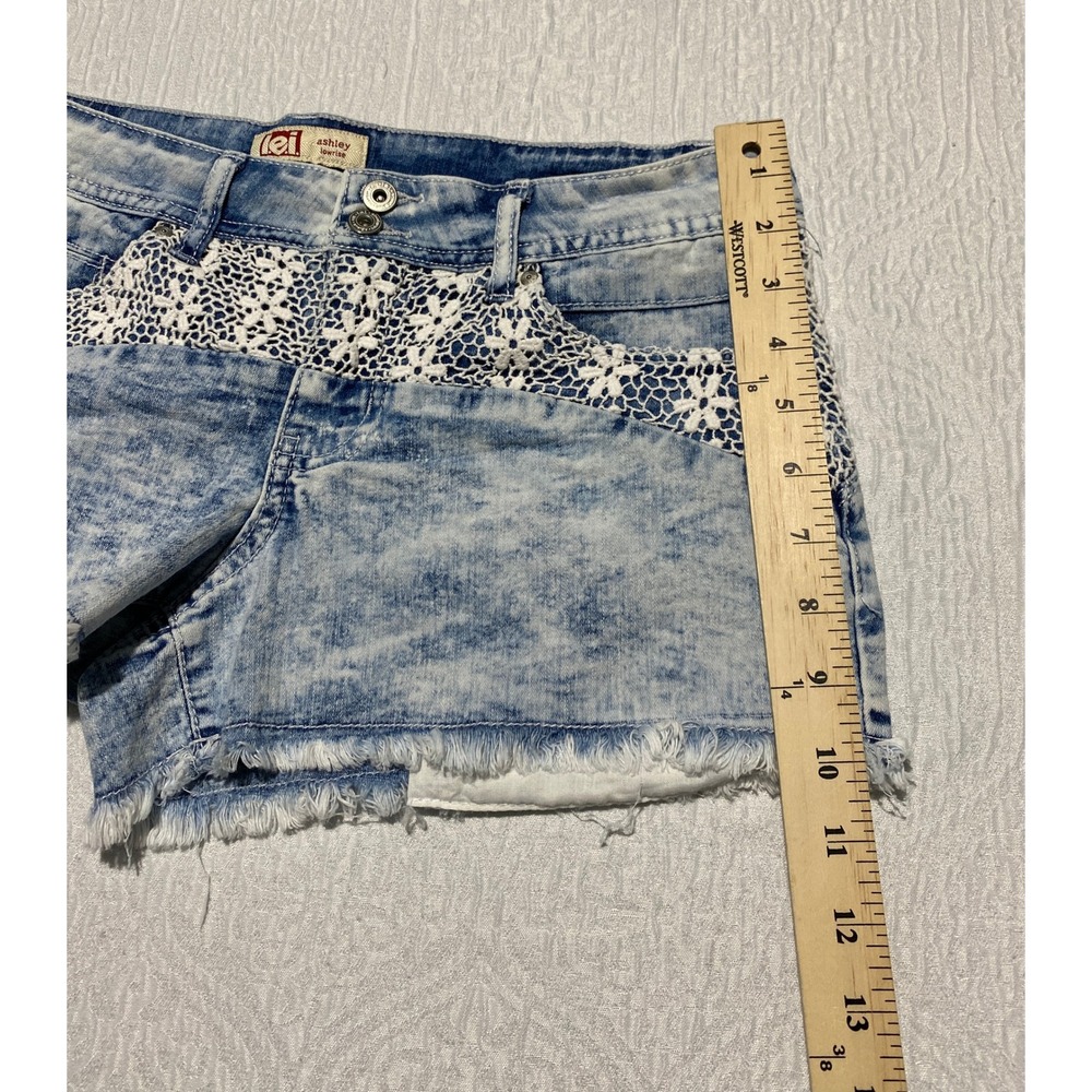 lei Ashley Shorts Juniors 9 Denim Blue Acid Wash Crochet Lace Trim Frayed Hem - Picture 9 of 10